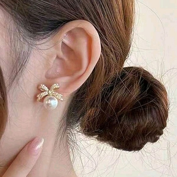 Boutique Jewelry - Gold Bow Stud Earrings 18K Faux Pearl Rhinestone Coquette Romantic 💖